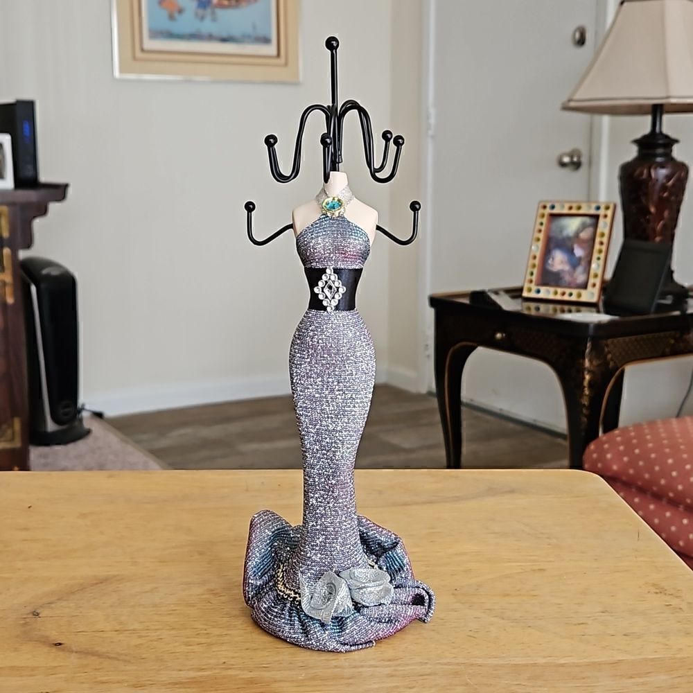 NWOT Jewelry organizer in the shape of a lady in grey